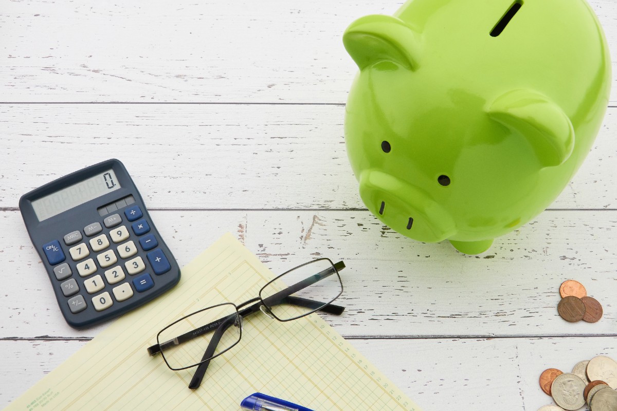 Calculator & Cash & Piggy Bank 1200x800 Calculator & Cash & Piggy Bank 1200x800
